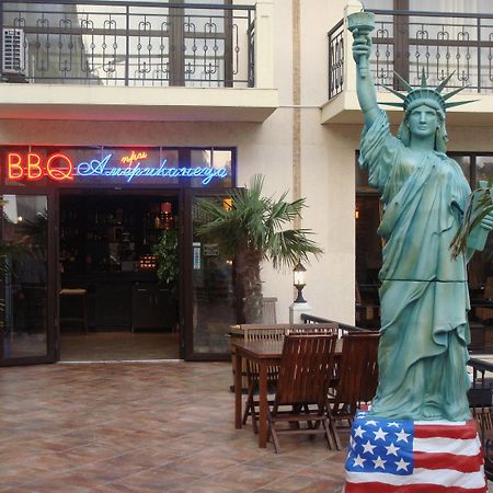At The American'S Hotel ポモリエ エクステリア 写真