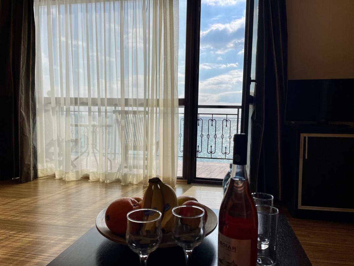 At The American'S Hotel ポモリエ エクステリア 写真
