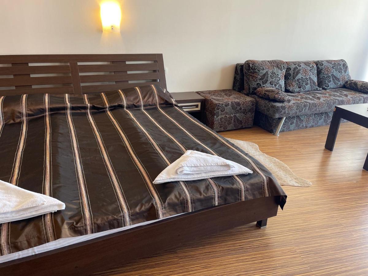 At The American'S Hotel ポモリエ エクステリア 写真