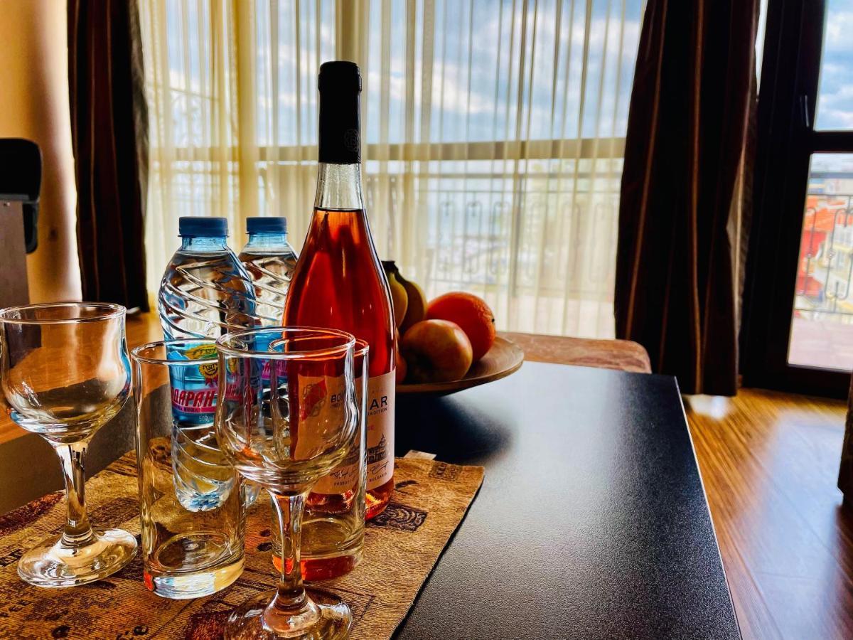 At The American'S Hotel ポモリエ エクステリア 写真