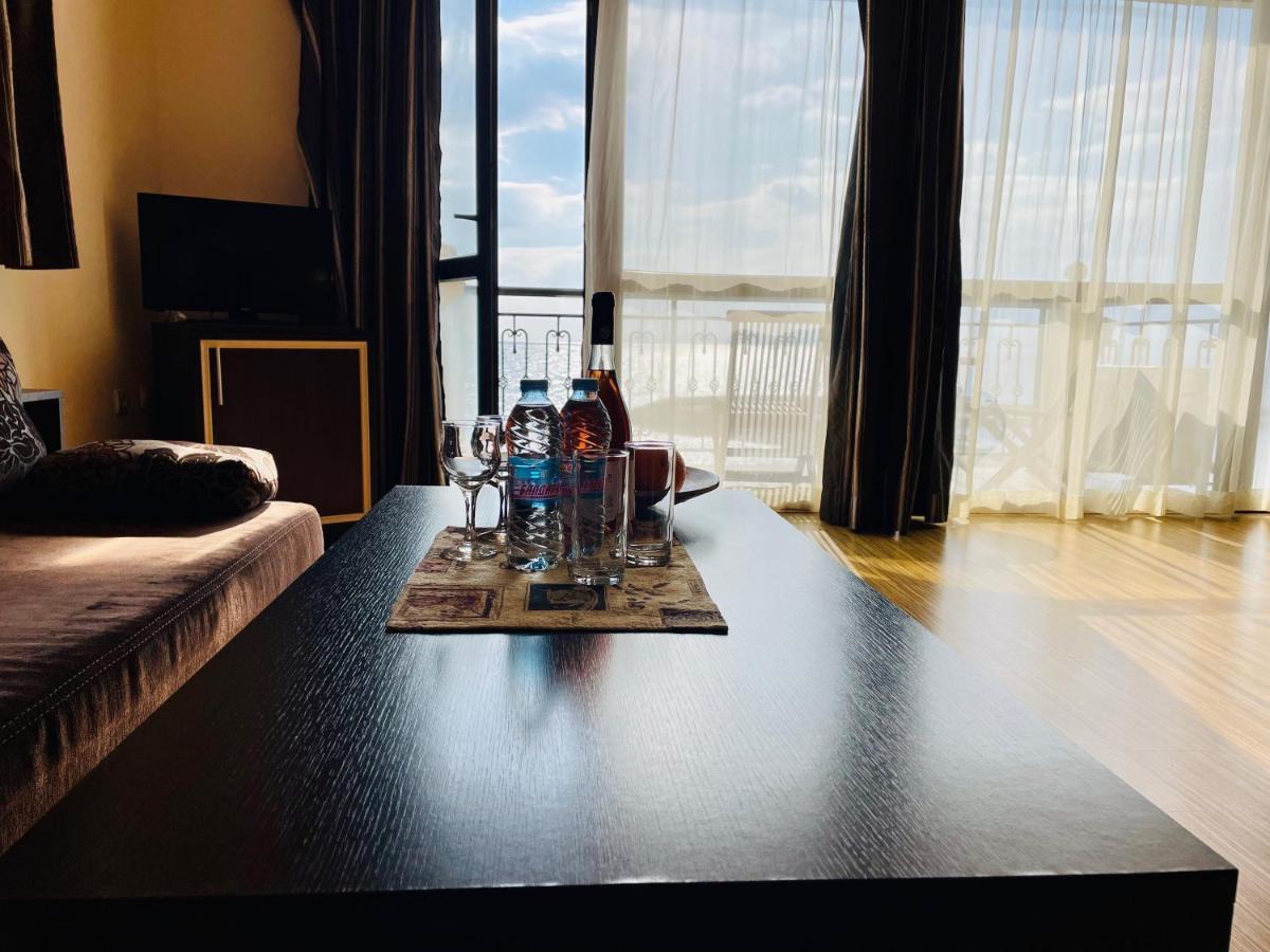 At The American'S Hotel ポモリエ エクステリア 写真