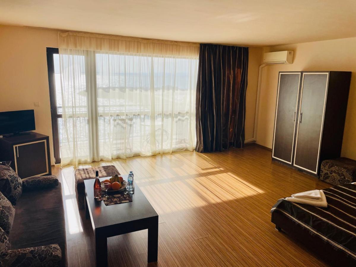 At The American'S Hotel ポモリエ エクステリア 写真